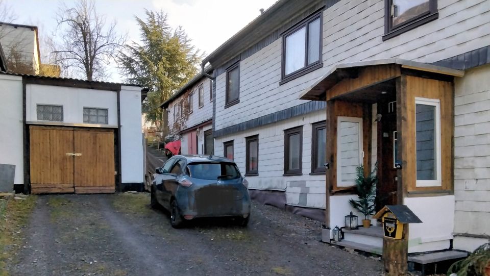 Biete großes 2 Familienhaus in Meuselbach