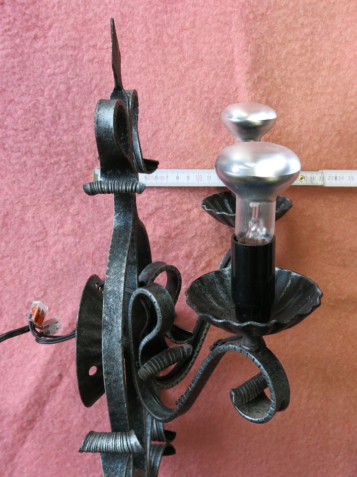Alte gebrauchte rustikale Wandlampe aus Eisen, 48cm hoch in Wernigerode