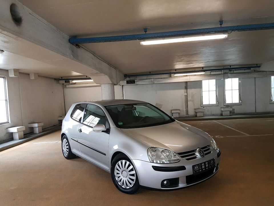 VW Golf V 1.6 Trendline - Klima - TÜV/AU 12/2025 in Berlin