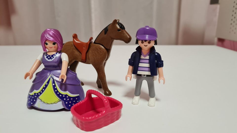 Playmobil Figuren mit Pferd in Salzweg