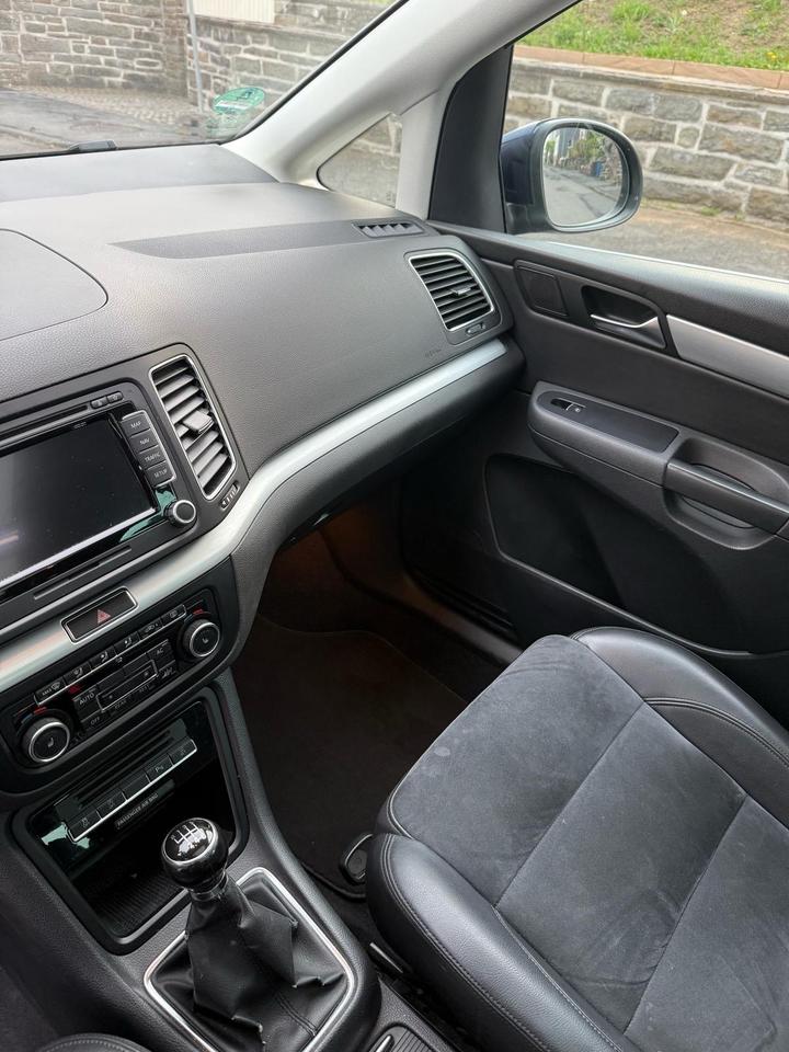 VW Sharan in Top-Zustand – TÜV frisch, Kupplung neu, Panoramadach in Siegen
