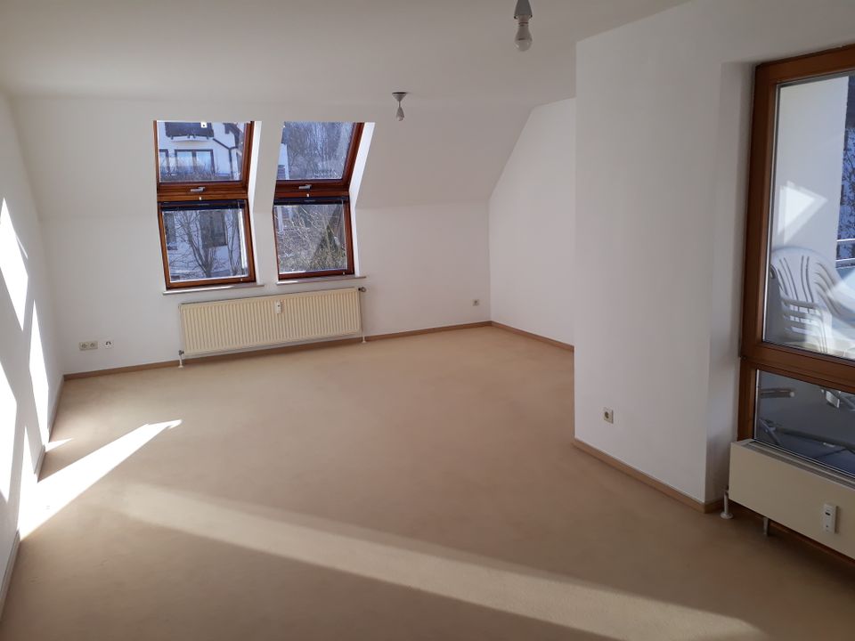 Sonnige Zwei-Zimmer-Wohnung in Kirchheim/Teck mit Balkon in Kirchheim unter Teck
