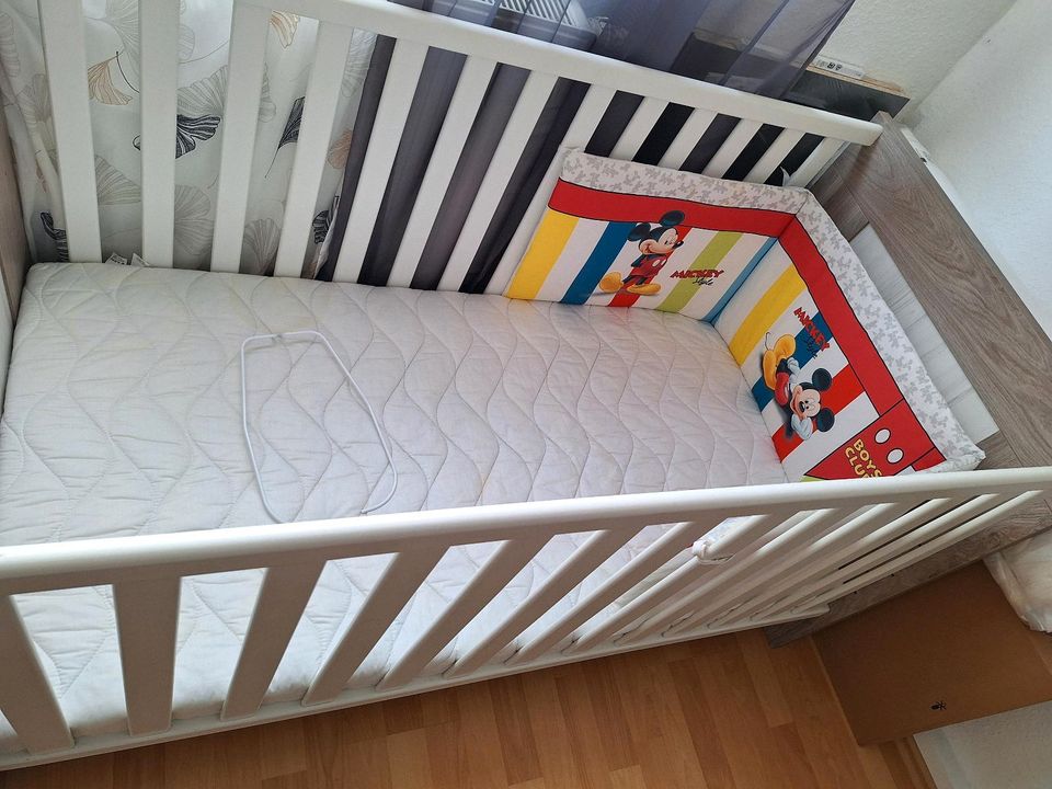 BabyBett mit Matratze in Wiesbaden