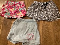 3 kurze Hosen Hosenrock Set Paket Gr. 110 Jeans Blumen Dresden - Neustadt Vorschau