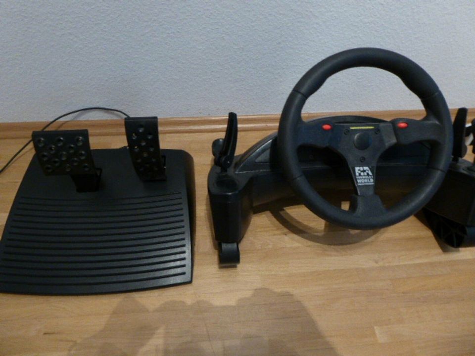 PC-Zubehör Thrustmaster Racing Wheel und Pedalset in Gönnheim