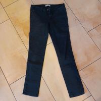 Schwarze Jeans denim life Pimkie Größe 32 Niedersachsen - Staffhorst Vorschau