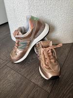 New Balance Sneaker in Roségold Gr. EU 37 / US 6,5 Berlin - Pankow Vorschau