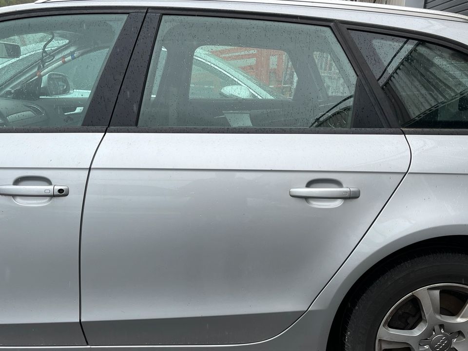 Audi A4 B8 8K Avant Kombi LX7W Eissilber Silber hinten Links in Göppingen