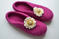 Filzhausschuhe Gr. 39/40, pink / fuchsia mit Blüte, HANDMADE neu Nordrhein-Westfalen - Siegen Vorschau