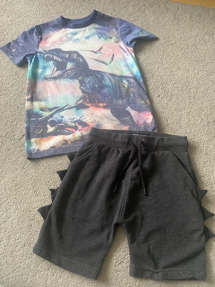 Next Set Batman Rakete T-Rex Dino Tiger T-Shirt & Shorts 110 in Nürnberg (Mittelfr)