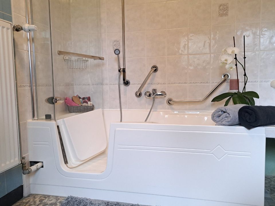 Seniorenbadewanne mit Einstieg und Duschwand in Rheinland-Pfalz -  Balduinstein | Badezimmer Ausstattung und Möbel | eBay Kleinanzeigen ist  jetzt Kleinanzeigen