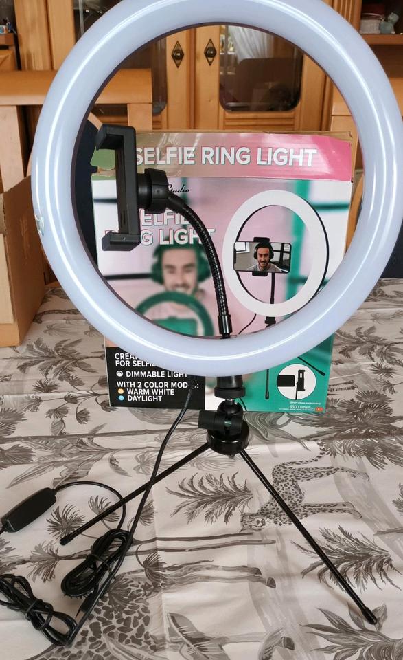 Selfie Ring Light 650 Lumen 2 Farbeinstellungen in Neuengörs