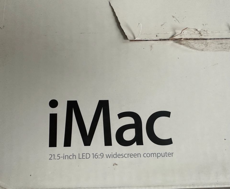 iMac  (alt, aber funktioniert) mit Maus und Tastatur in Schlesen