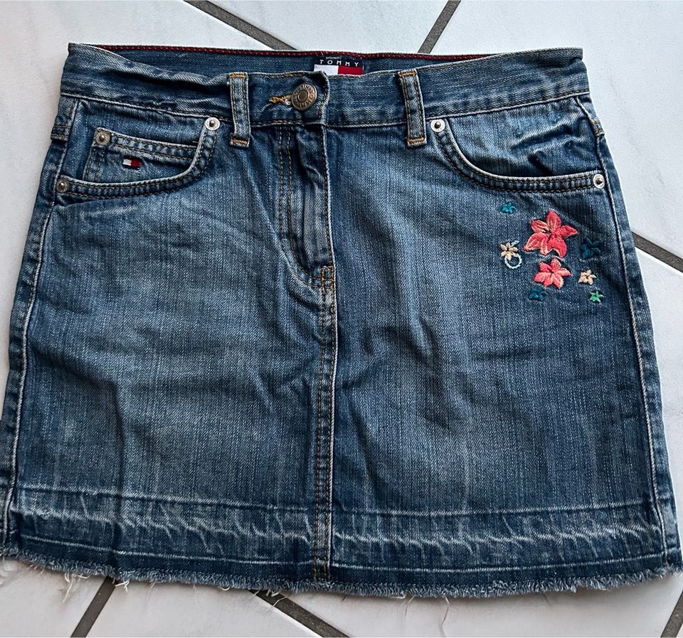 TOMMY HILFIGER Mädchen Jeansrock Gr. 164 (14) wie Neu in Dortmund