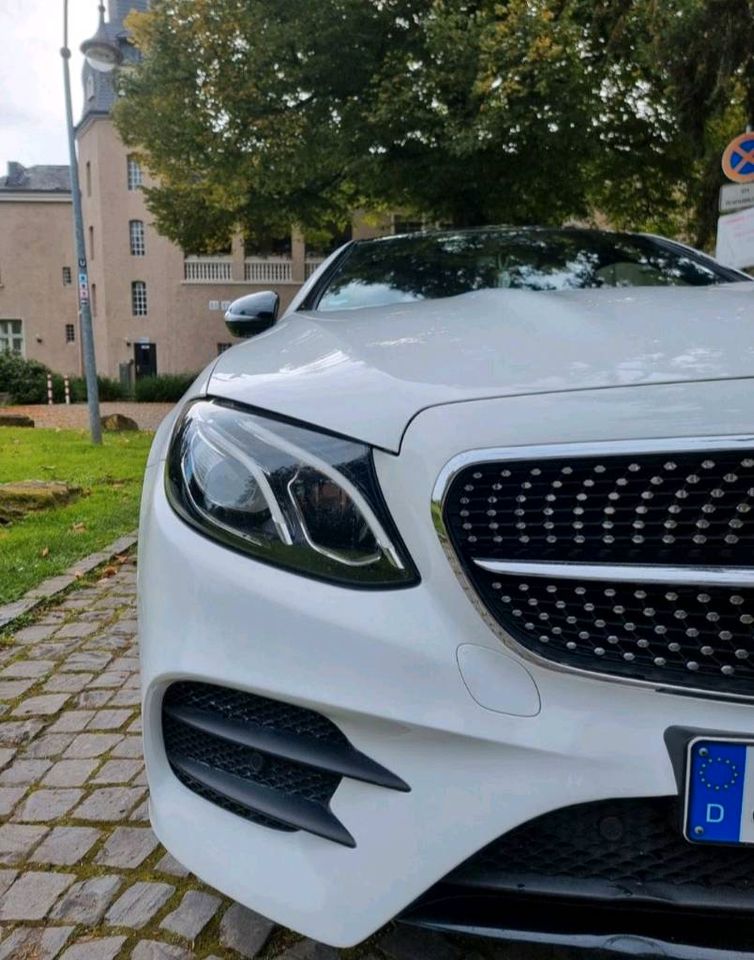 Auto Mieten Autovermietung KFZ Leihen Mercedes Benz E300d Coupe AMG Line Leihwagen in Essen