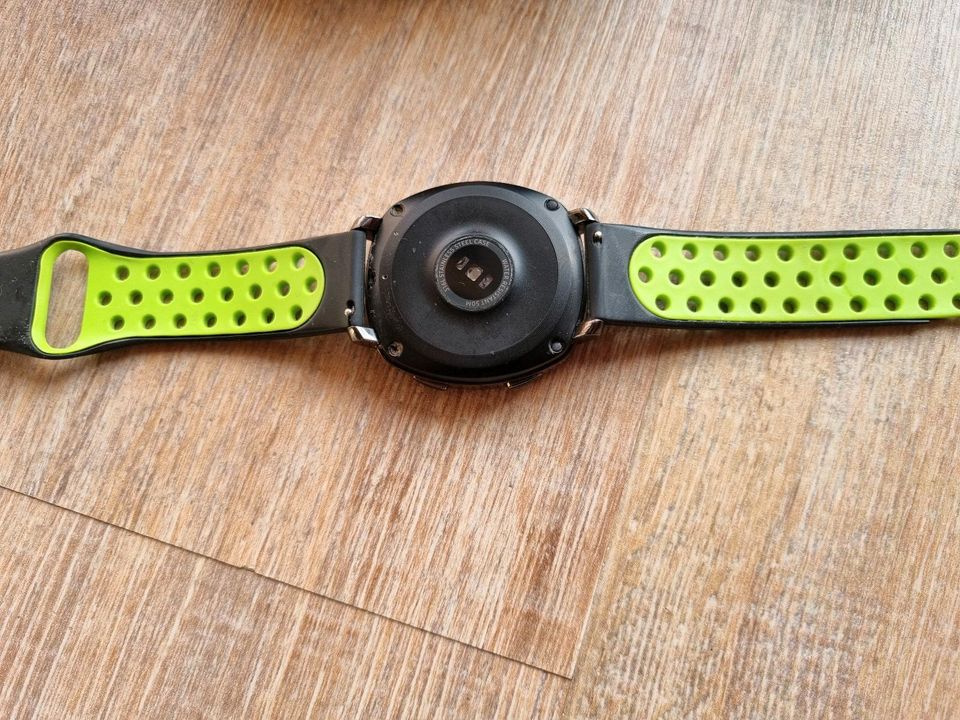 SmartWatch Samsung Gear Sport (defekt) in Windeck