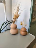 Zwei h&m Home Vasen aus Steingut mit Trockenblumen Berlin - Neukölln Vorschau