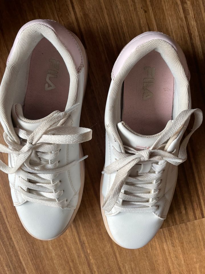 FILA Sneakers Weiß rosa flacher Absatz 39 in Hamburg