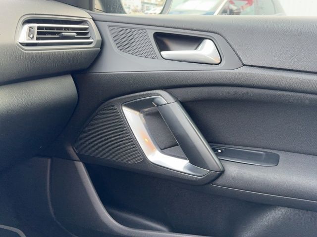 Peugeot 308 Active Bluetooth Navi Klima Einparkhilfe in Rosenheim