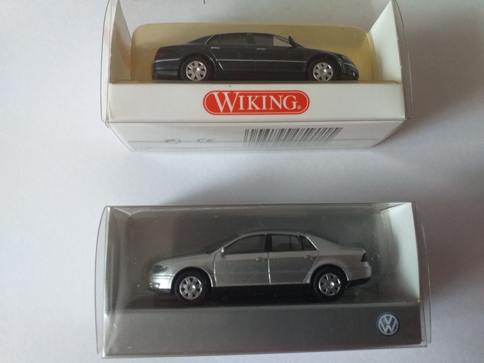 WIKING MODELLAUTOS VW PHAETON BLAU-MET: UND SILBR:MET. OVP in Erfurt