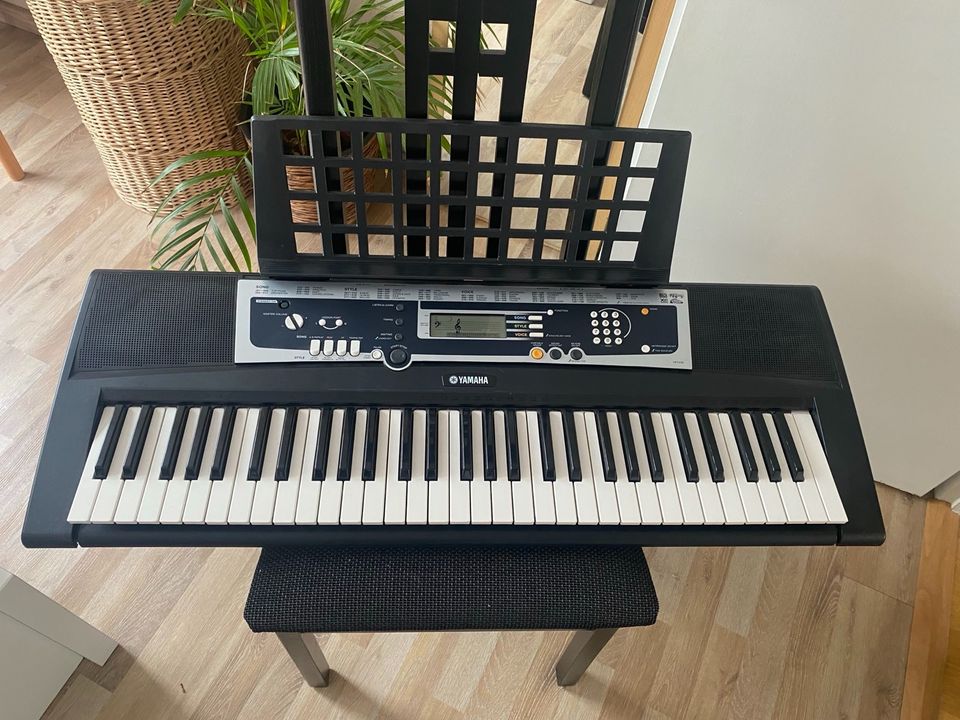 Keyboard YAMAHA YPT-210 elektronisches Klavier in Erfurt