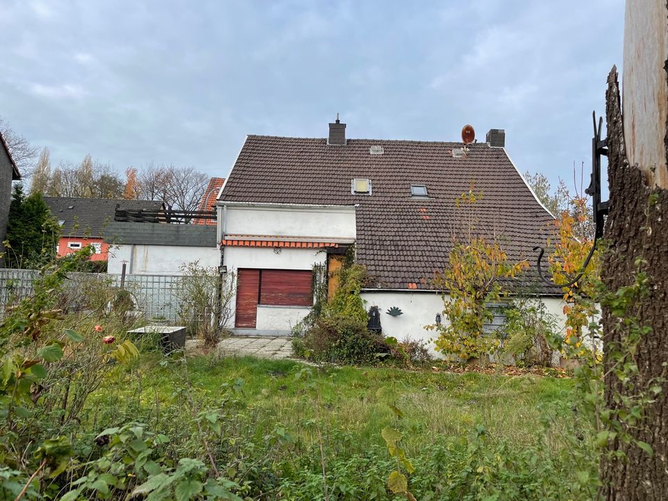 Grundstück mit sanierungsbedürftigem Haus in Essen