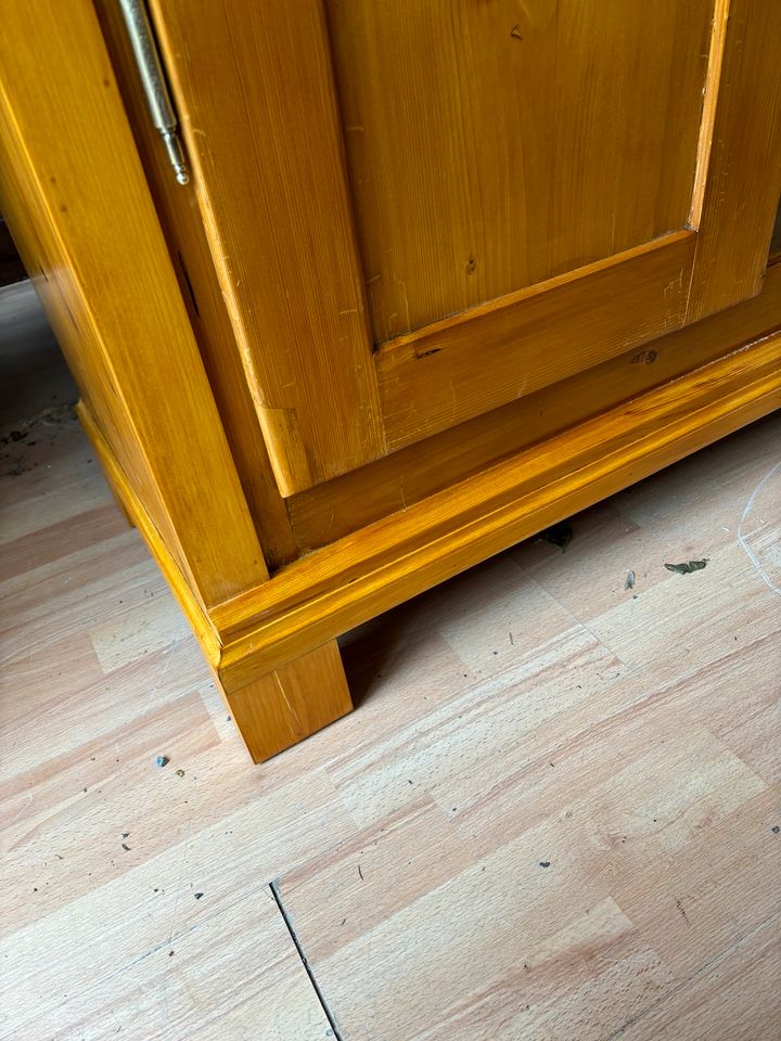 Biedermeier Antik Schrank in Berlin