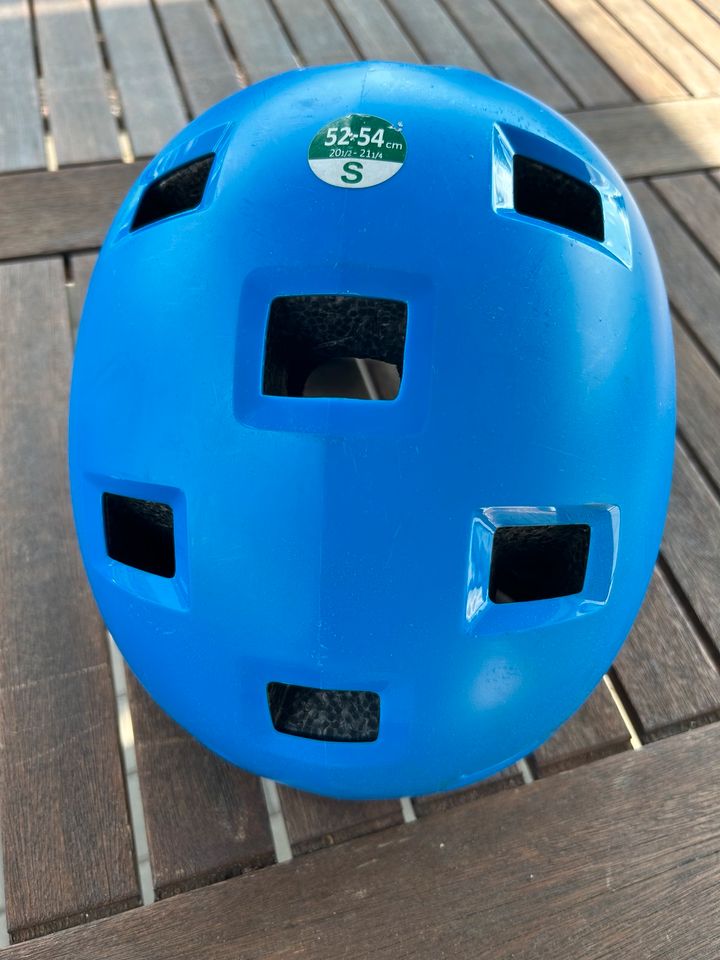 Skaterhelm Decathlon blau Kinder Fahrradhelm 52-54cm in Fredenbeck