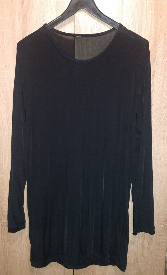 schwarzes Langarmshirt aus slinky ähnlichem Material - Longshirt in Erftstadt