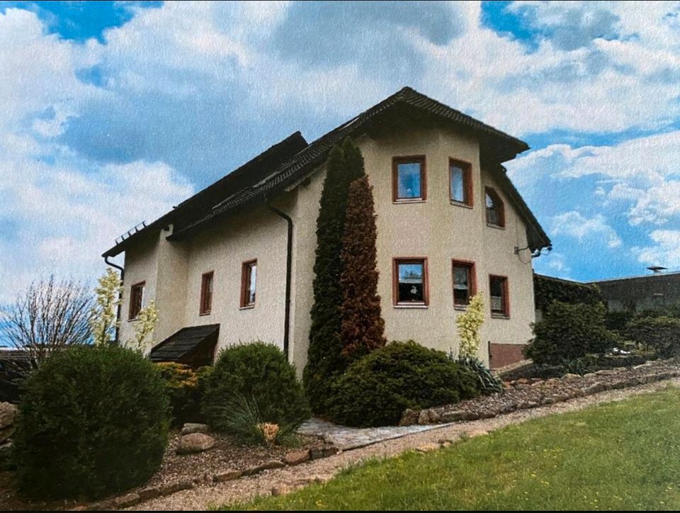 2 Familienhaus in ruhiger Lage inkl. großzügigem Grundstück in Lengenfeld Vogtland