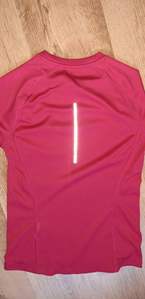 ASICS xs Laufshirt Sportshirt Top Shirt wie neu in Oppenheim