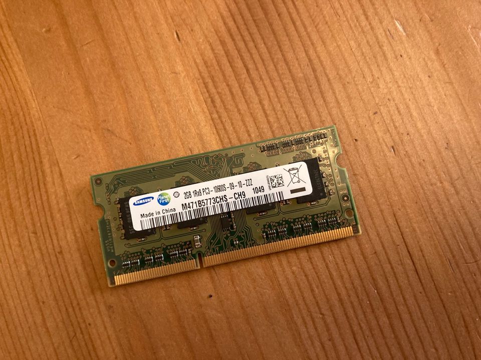 Arbeitsspeicher RAM 2GB 1Rx8 PC3 10600S in Berlin