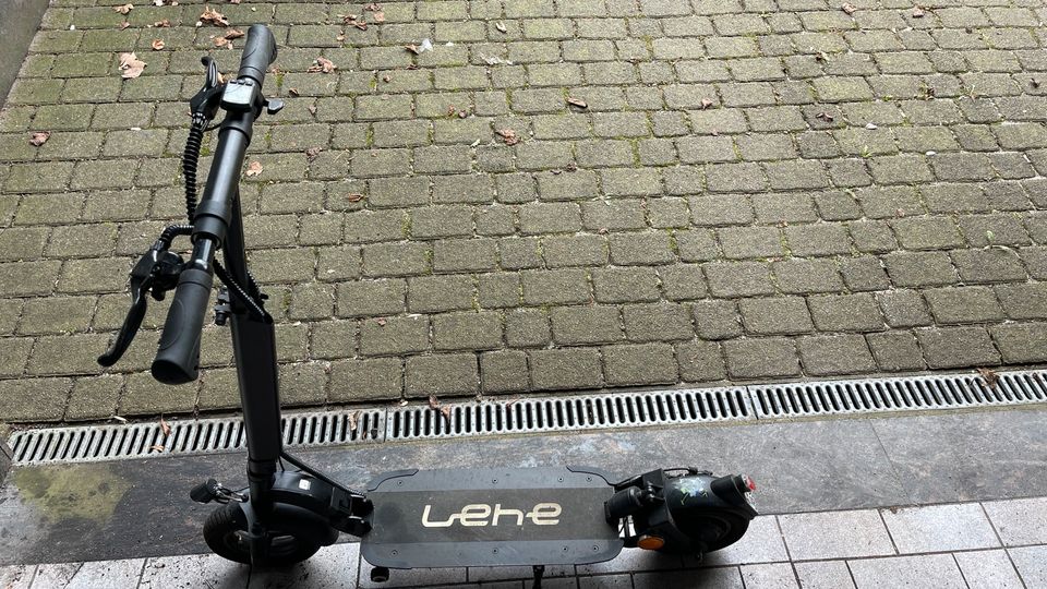 Lehe L5 E-Scooter, 350 Watt, klappbar, extrabreite Trittfläche in Hamburg