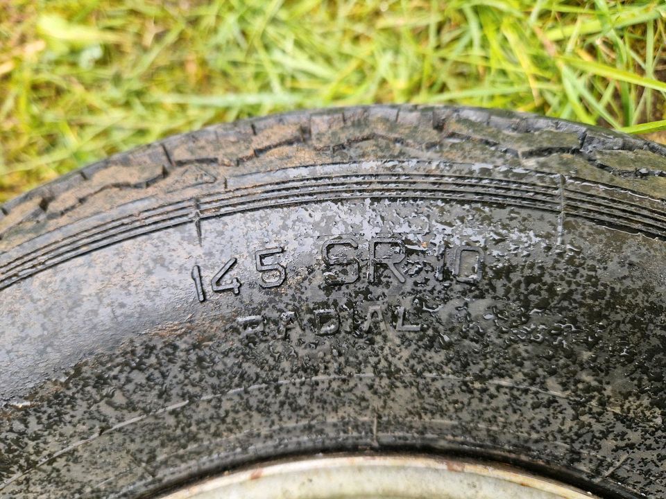 Felgen Reifen für Autoanhänger 145 SR 10 in Ursensollen
