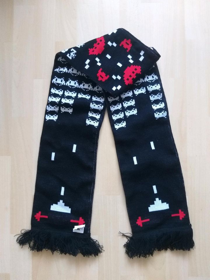 Space Invaders Schal Fanartikel Merch Gaming *Neu* in Berlin