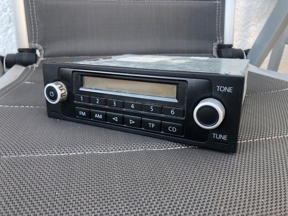 Original VW T5 Radio aus 2009 in Lohmar