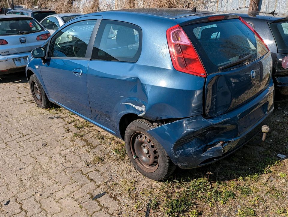 Fiat Punto Schlachtfest Ersatzteile Teilelager Teileträger (277) in Delmenhorst