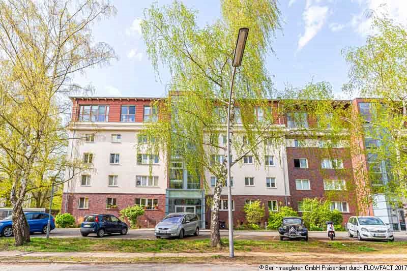 Bezugsfreie 5-Zimmerwohnung mit Balkon und PKW-Stellplatz in ruhiger und grüner Lage in Berlin