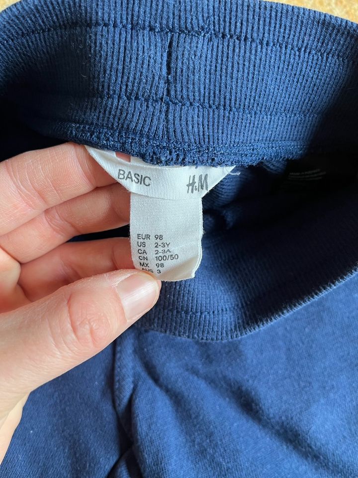 Kurzehose von H&M gr. 98 in Kirchheim unter Teck