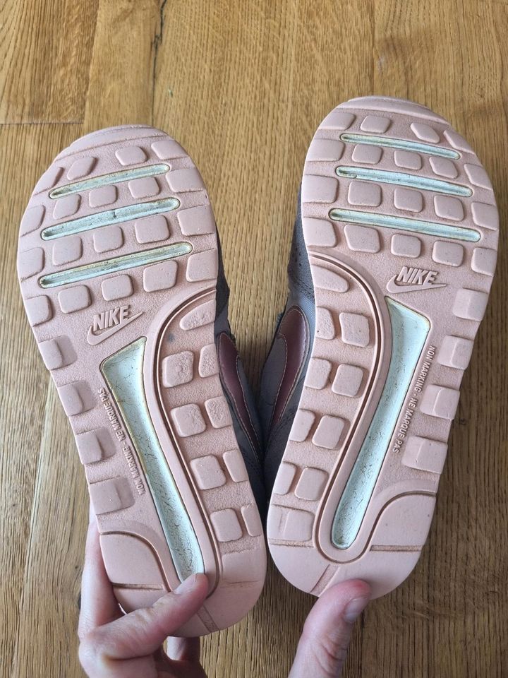 Nike Sneaker Schuhe Mädchen gr. 34 in Schutterwald