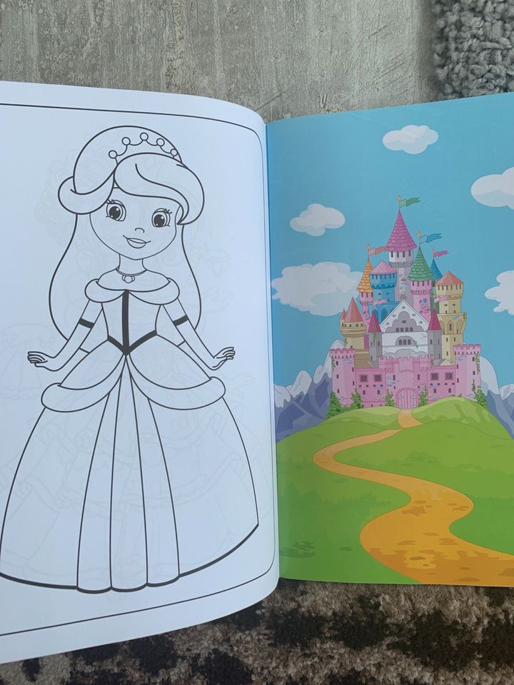 Neues Stickermalbuch mit Prinzessinnen für Kinder in Hainburg