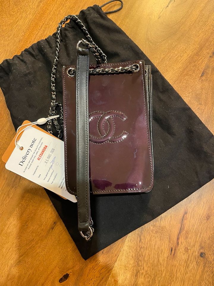 Chanel Umhängetasche pouch Tasche in Hamburg