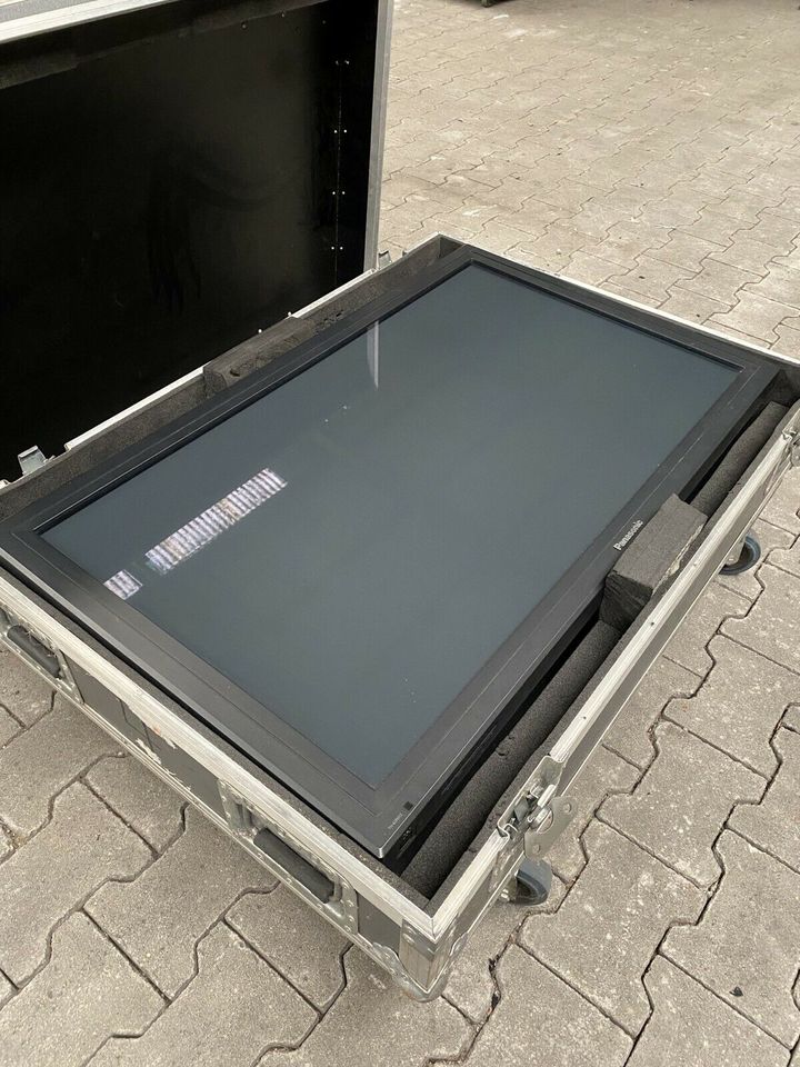 Panasonic Plasma-Bildschirm im Transportcase #0892 in Jettenbach