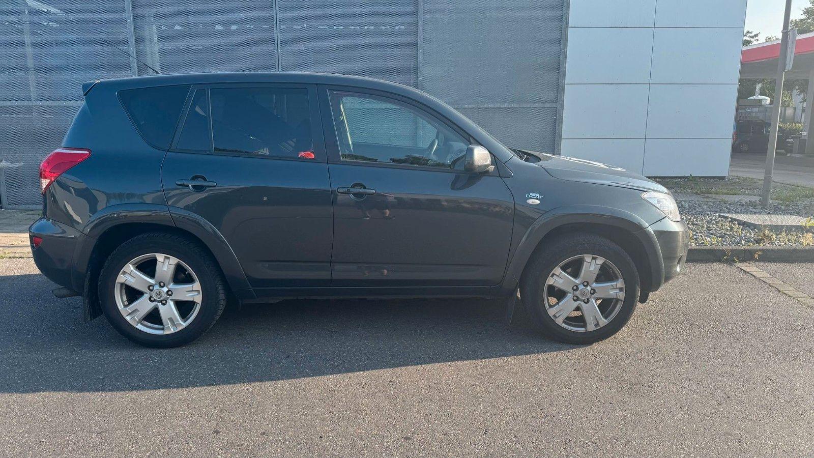 Abbildung des Autos Toyota RAV 4 2.2-l-D-CAT…