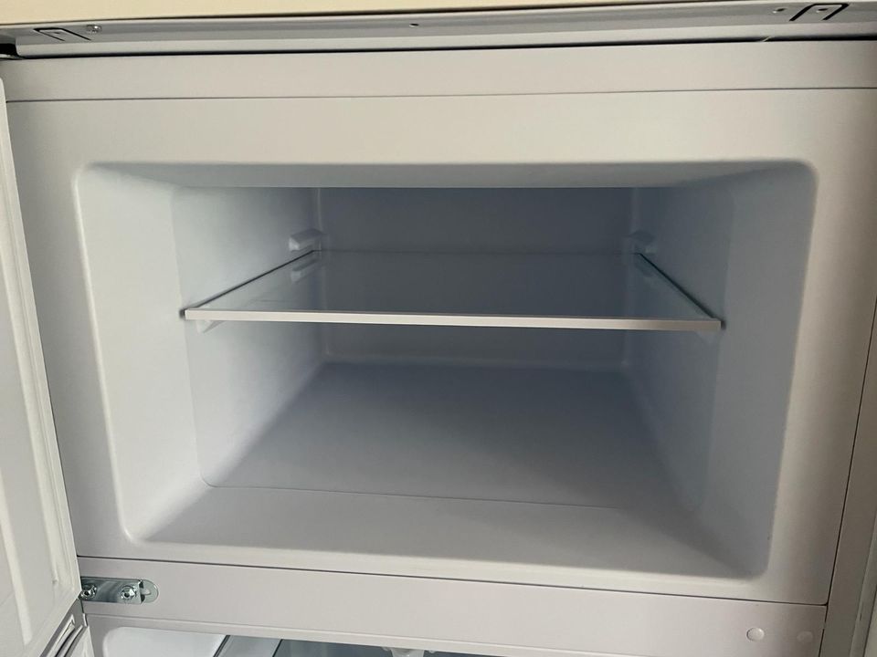 Einbaukühlschrank mit Gefrierfach in Büchel
