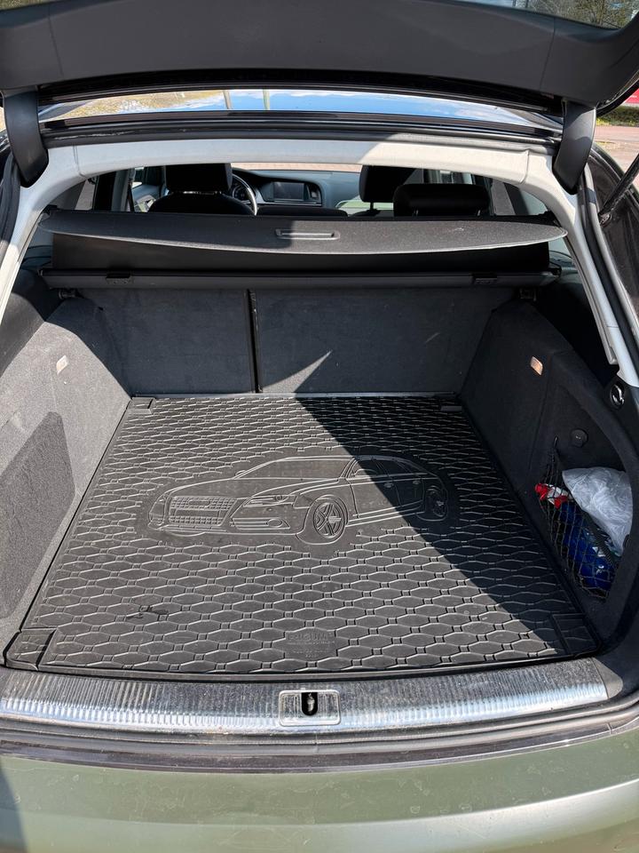 Audi A4 Avant B8 / TÜV neu / Pano/ Fahrwerk / Camouflage / s line in Berlin