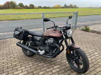 Moto Guzzi V7 Stone mit Night Pack Farbe Bronze A2 48 PS gedross. Bayern - Dörfles-Esbach Vorschau