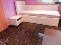 Sehr schönes Bett 90x200 Matratze Lattenrost Nachttischschrank Niedersachsen - Einbeck Vorschau