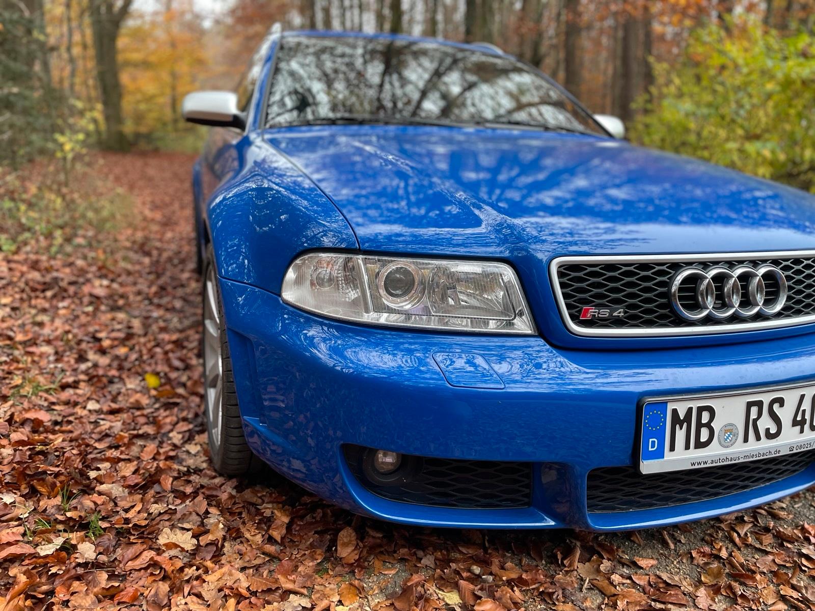 Abbildung des Autos Audi RS4 B5 nogaroblau, …