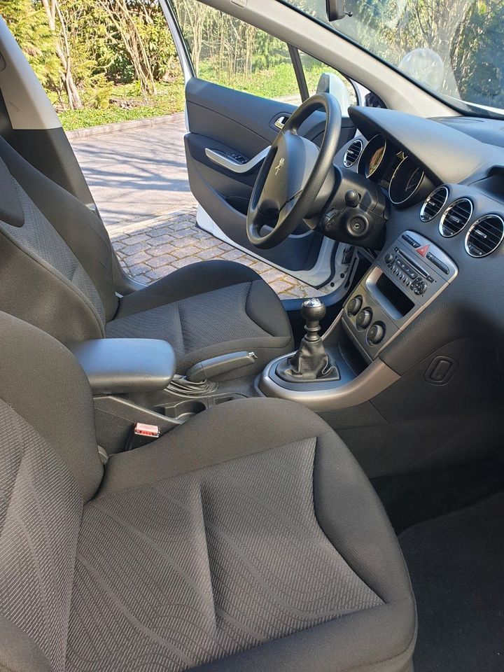 Peugeot 308 SW Access e-HDi FAP 110 STOP & START Active in Michelstadt